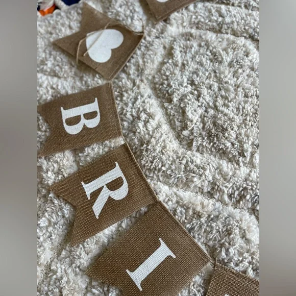 ⭐️Burlap Bride To Be Banner. Great condition Some string cut off on one side. - Picture 4 of 5